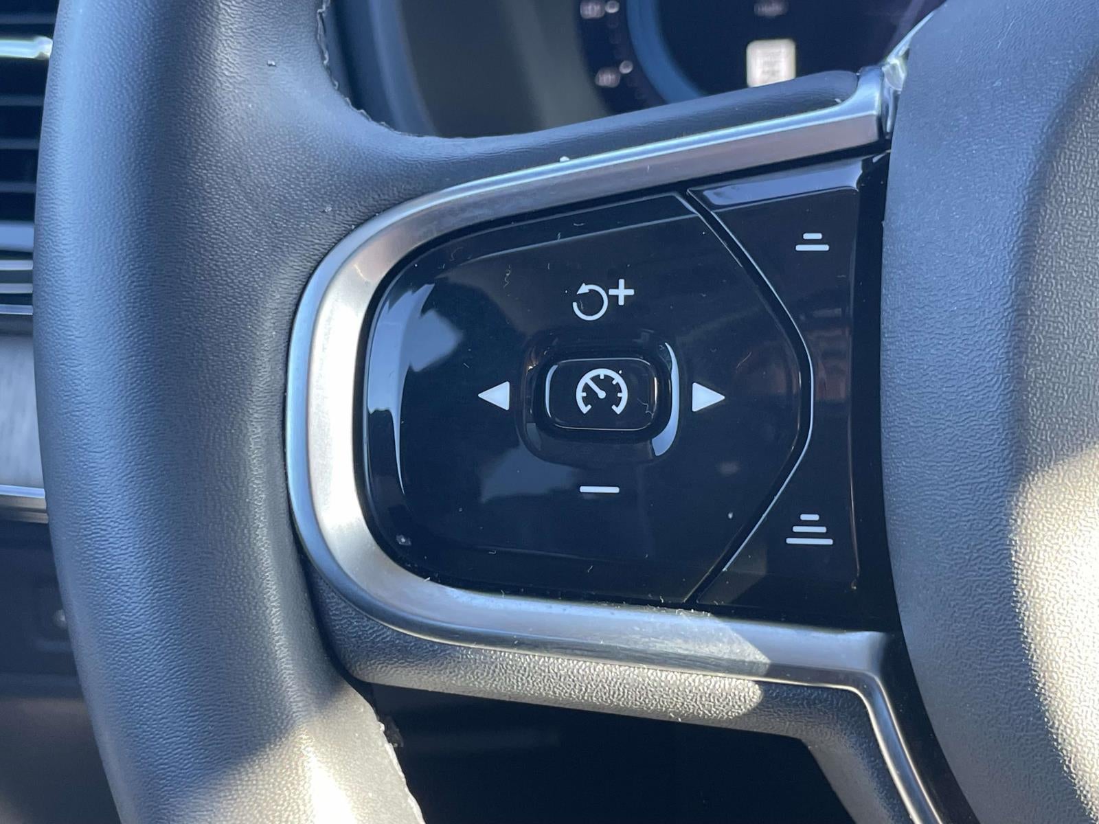 2023 Volvo XC90 B6 Ultimate 6-Seater