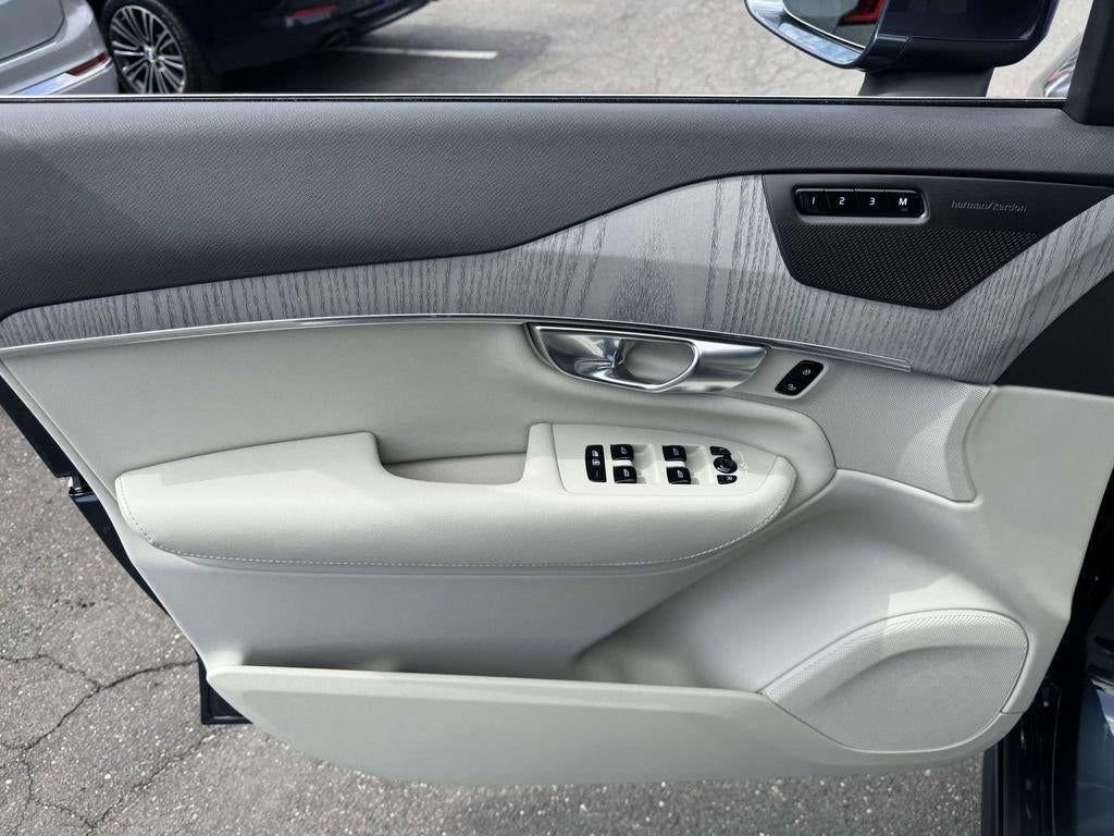 2025 Volvo XC90 B6 Plus 6-Seater