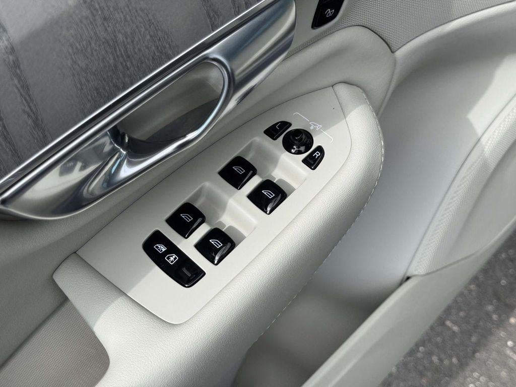 2025 Volvo XC90 B6 Plus 6-Seater