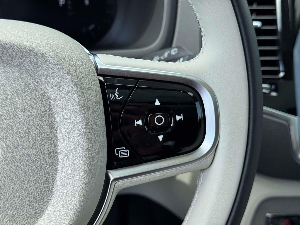 2025 Volvo XC90 B6 Plus 6-Seater