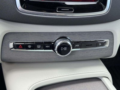 2025 Volvo XC90 B6 Plus 6-Seater