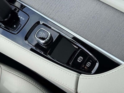 2025 Volvo XC90 B6 Plus 6-Seater