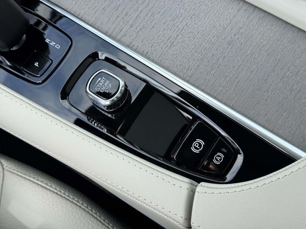 2025 Volvo XC90 B6 Plus 6-Seater