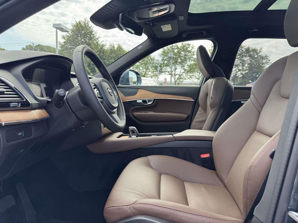 2024 Volvo XC90 B6 Plus Bright Theme 7-Seater