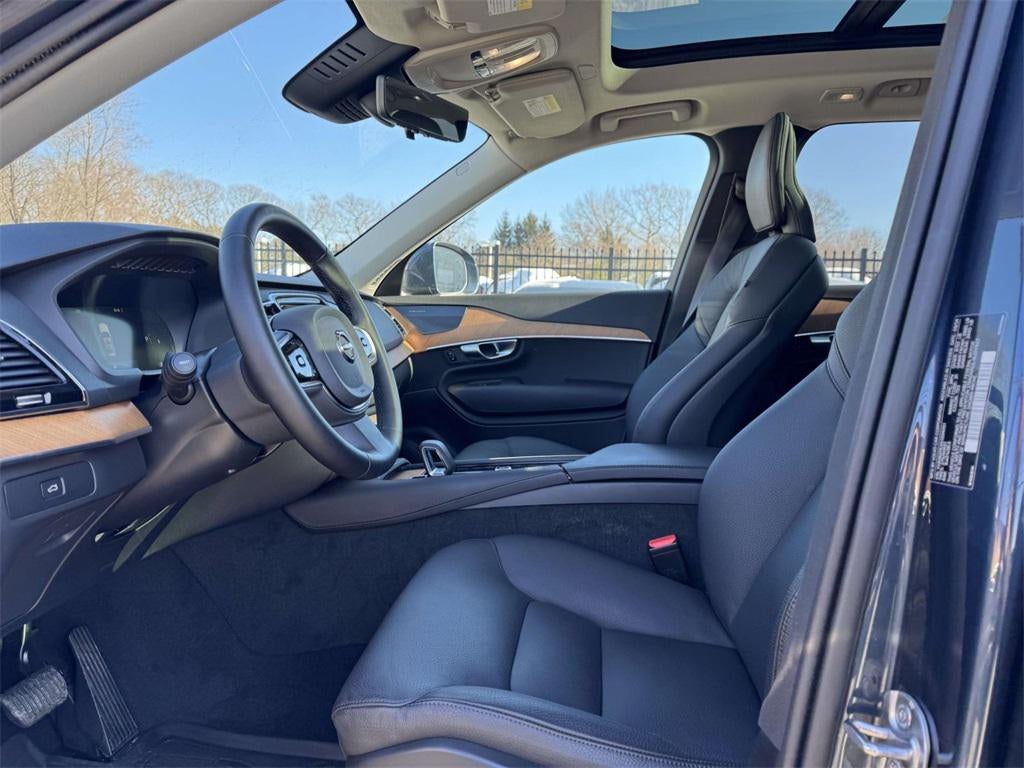 2025 Volvo XC90 B6 Plus 7-Seater