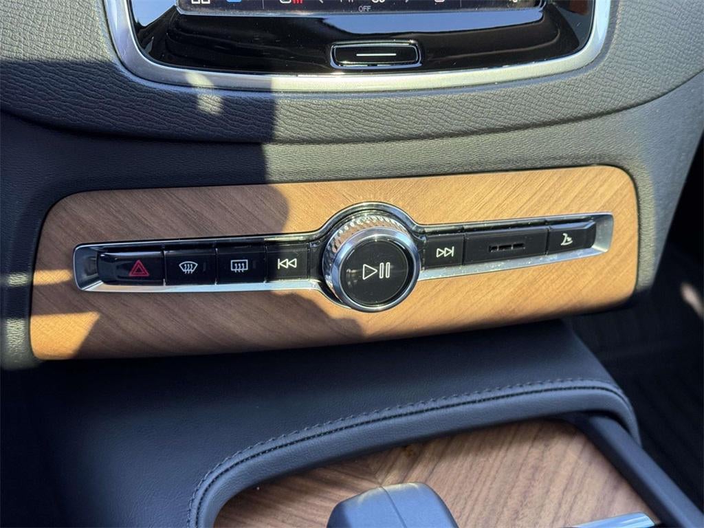 2025 Volvo XC90 B6 Plus 7-Seater