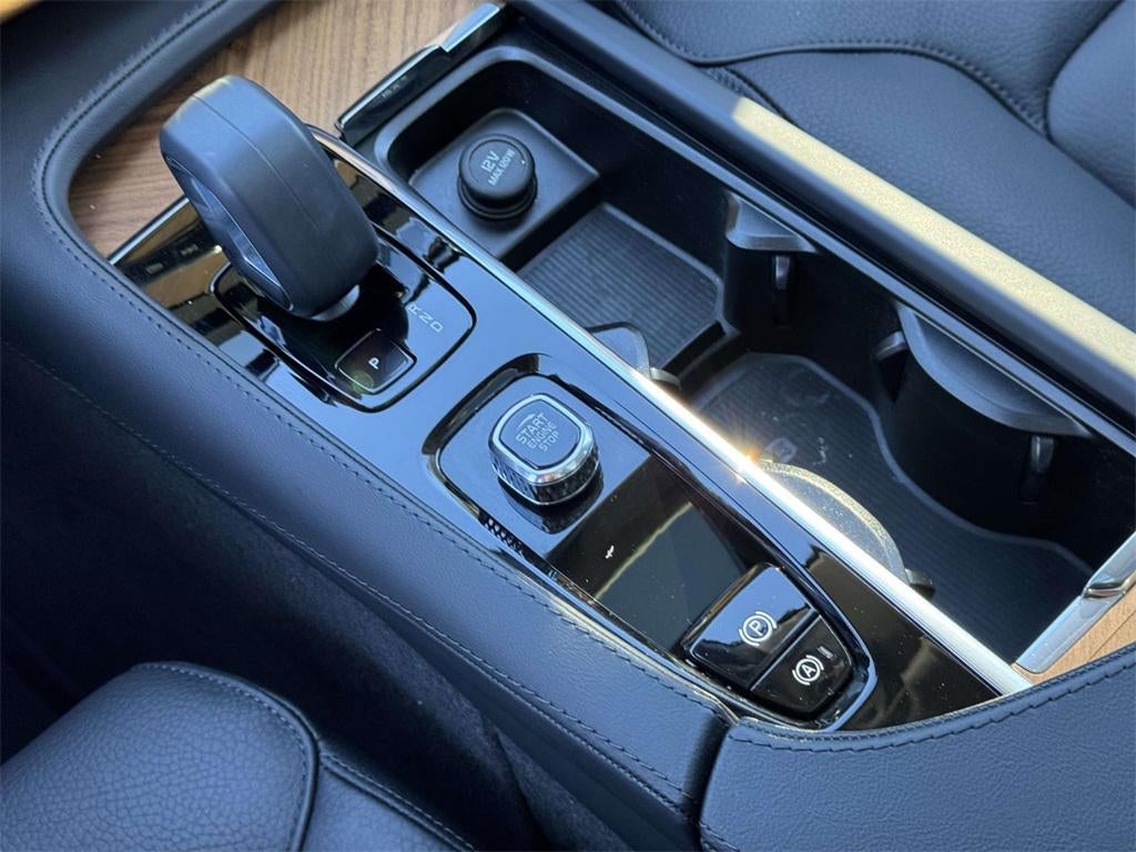 2025 Volvo XC90 B6 Plus 7-Seater