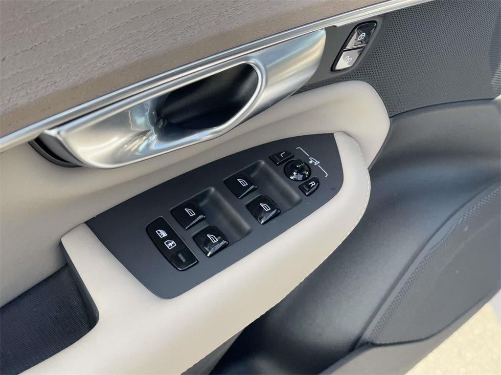 2026 Volvo XC90 Plus, B6 AWD Gas (mild hybrid), Gasoline, Bright, 7 Seats