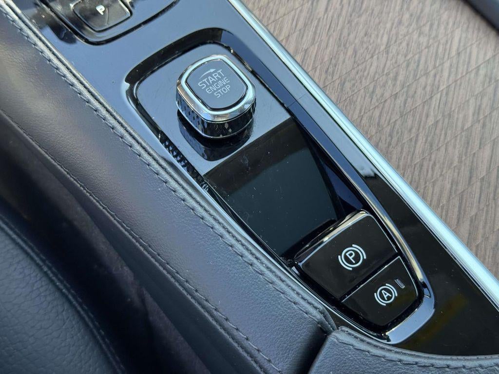2024 Volvo XC90 B6 Plus Bright Theme 7-Seater