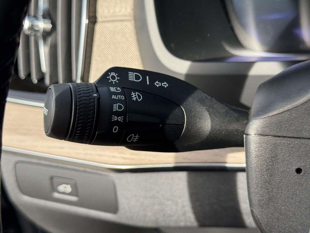 2026 Volvo XC90 Plus, B6 AWD Gas (mild hybrid), Gasoline, Bright, 7 Seats