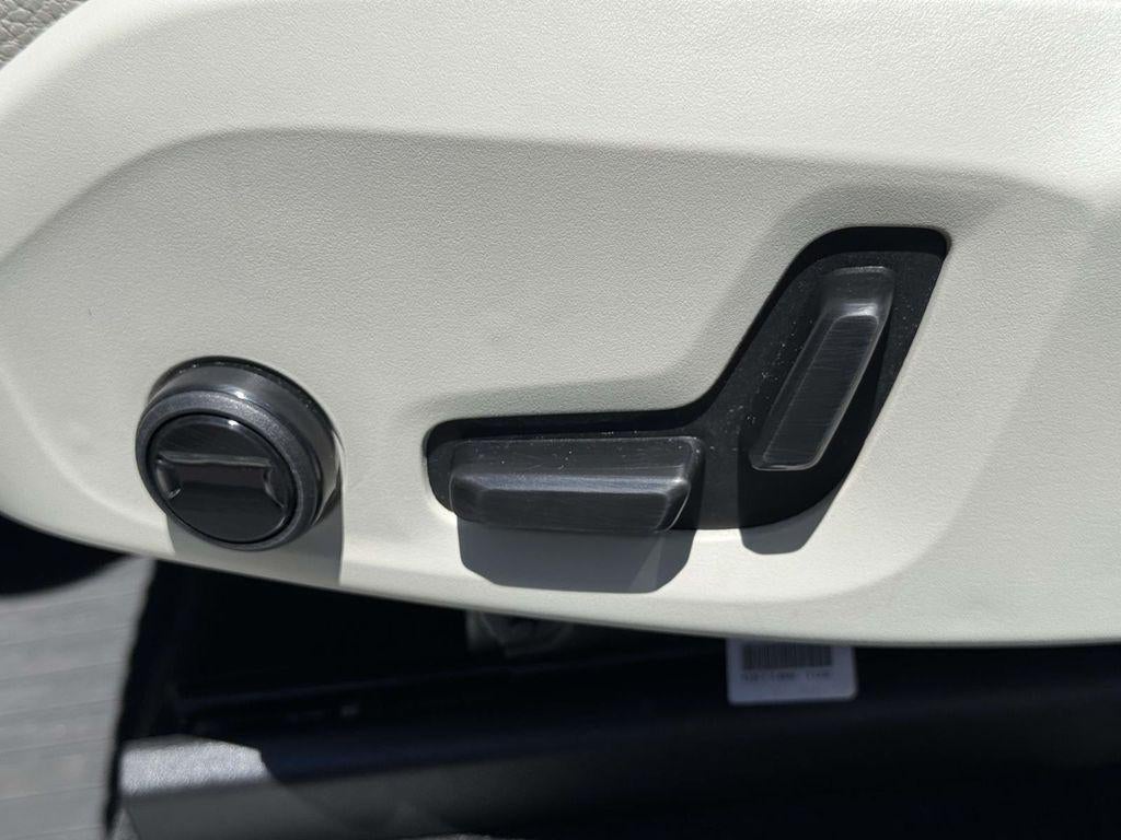 2024 Volvo XC90 B6 Plus Bright Theme 7-Seater