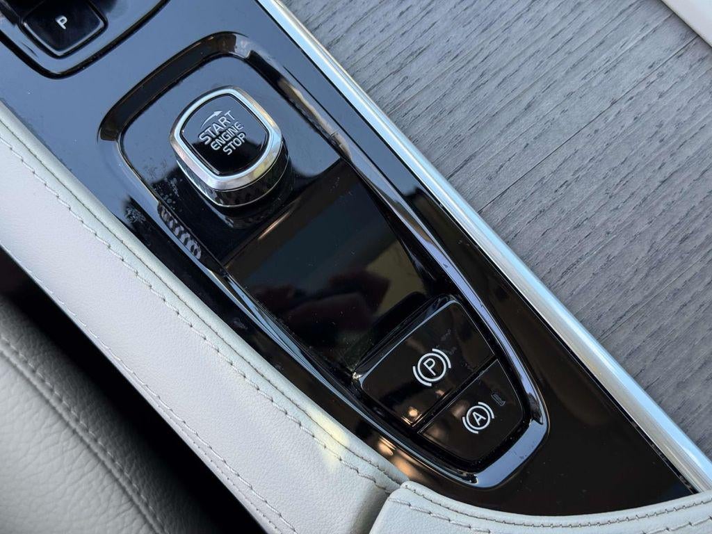 2024 Volvo XC90 B6 Plus Bright Theme 7-Seater