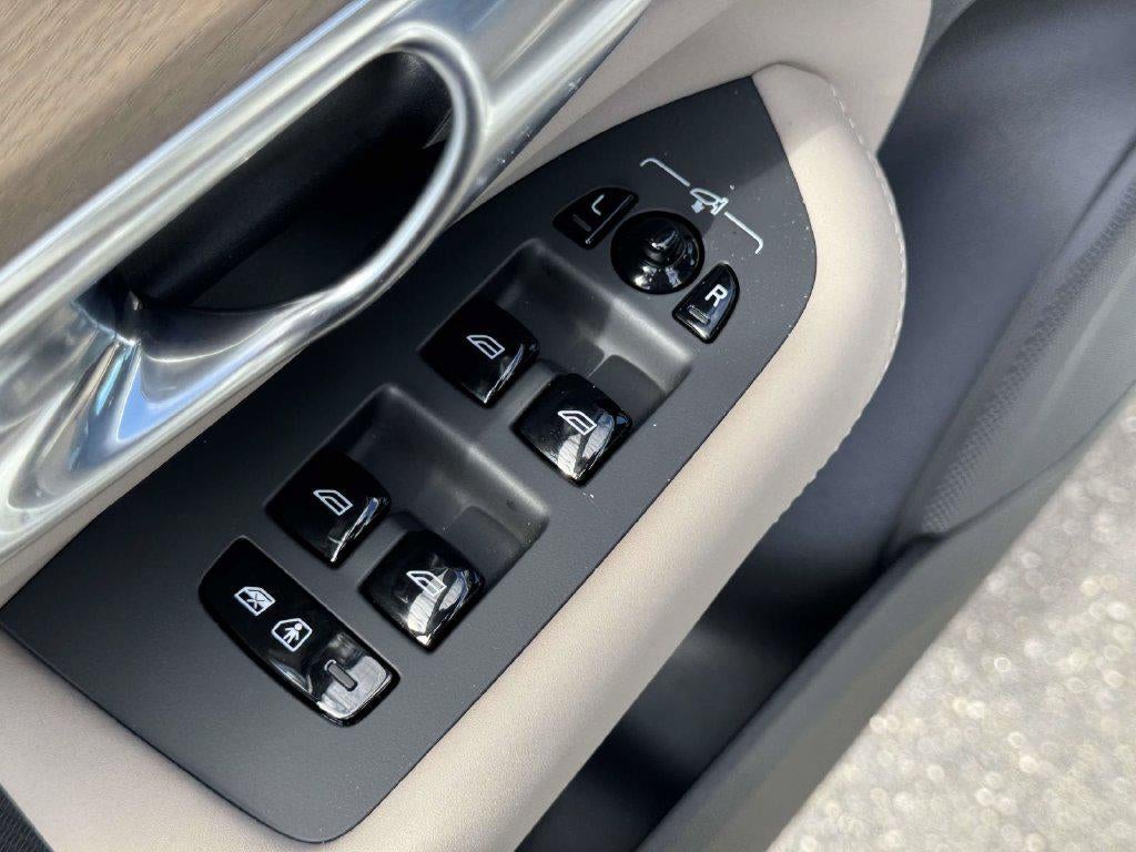 2026 Volvo XC90 Plus, B6 AWD Gas (mild hybrid), Gasoline, Bright, 7 Seats