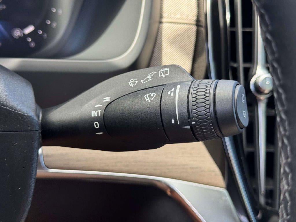 2026 Volvo XC90 Plus, B6 AWD Gas (mild hybrid), Gasoline, Bright, 7 Seats