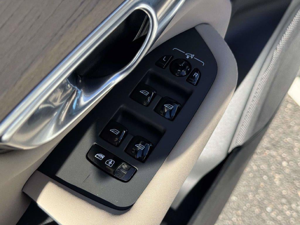 2026 Volvo XC90 Plus, B6 AWD Gas (mild hybrid), Gasoline, Bright, 7 Seats