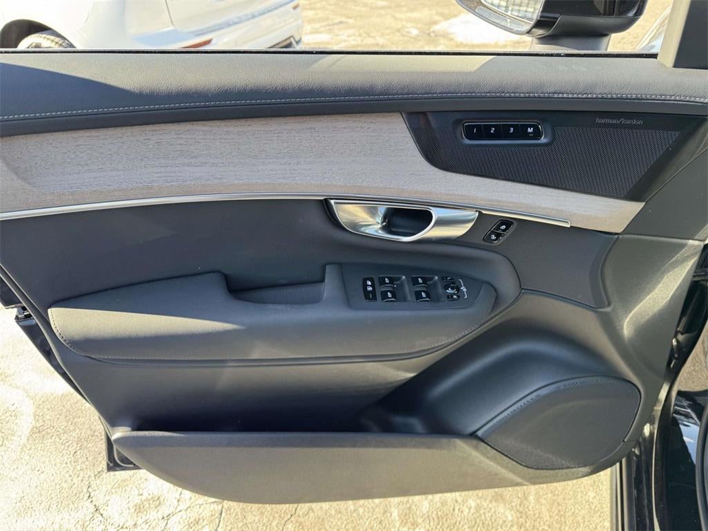 2026 Volvo XC90 Plus, B6 AWD Gas (mild hybrid), Gasoline, Bright, 7 Seats