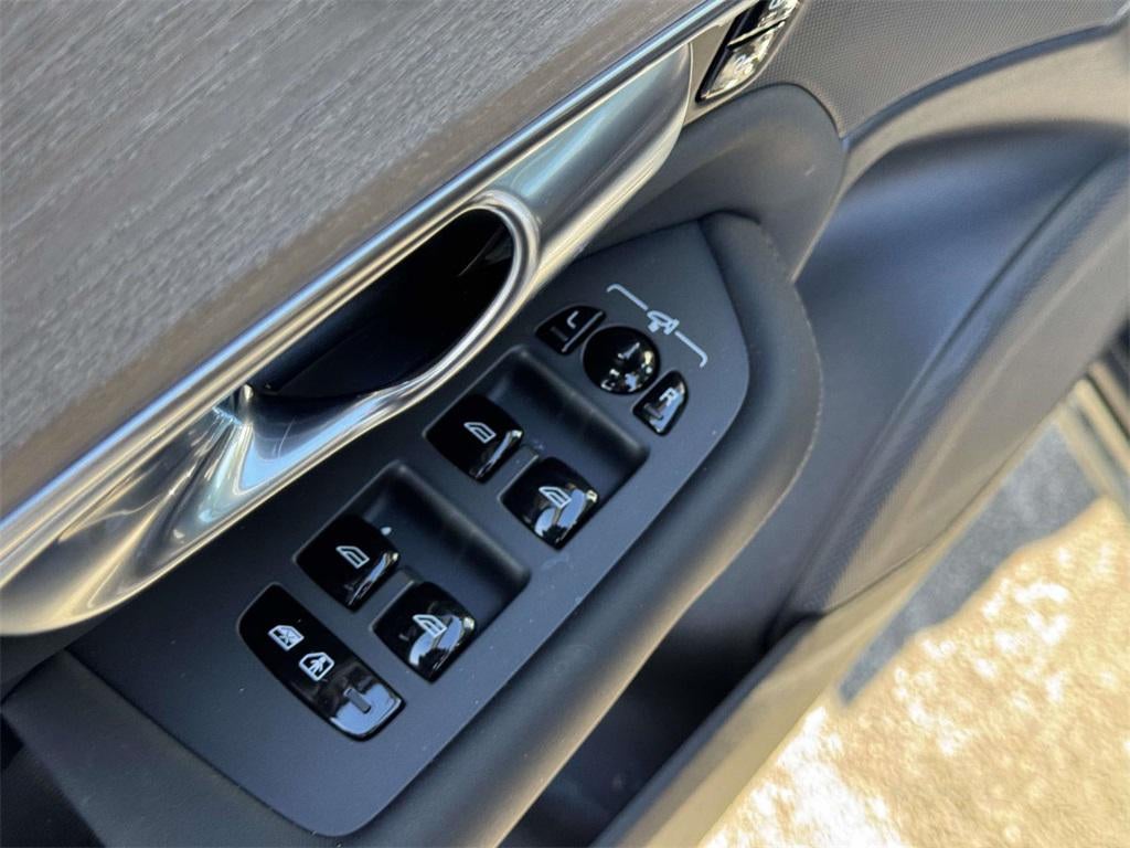 2026 Volvo XC90 Plus, B6 AWD Gas (mild hybrid), Gasoline, Bright, 7 Seats