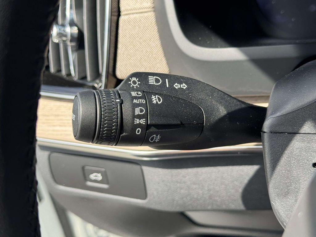 2026 Volvo XC90 Plus, B6 AWD Gas (mild hybrid), Gasoline, Bright, 7 Seats