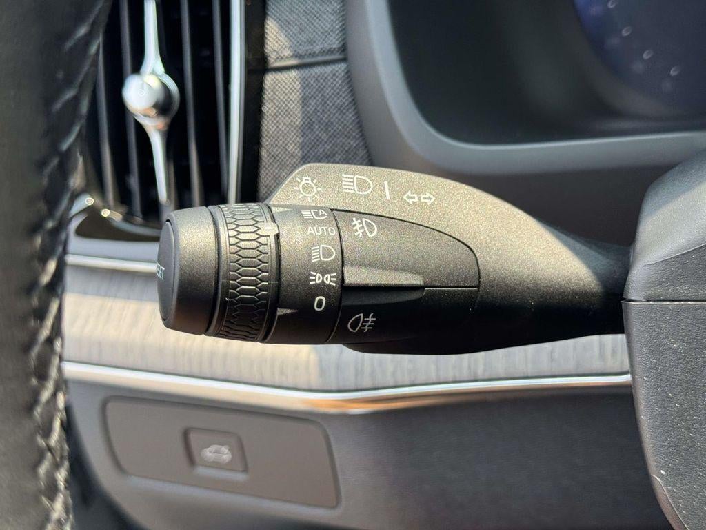 2026 Volvo XC90 Ultra, B6 AWD Gas (mild hybrid), Gasoline, Bright, 7 Seats