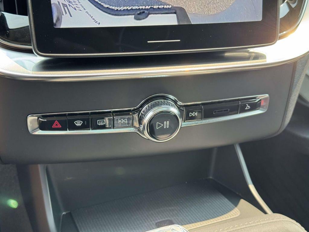 2026 Volvo XC90 Ultra, B6 AWD Gas (mild hybrid), Gasoline, Bright, 7 Seats