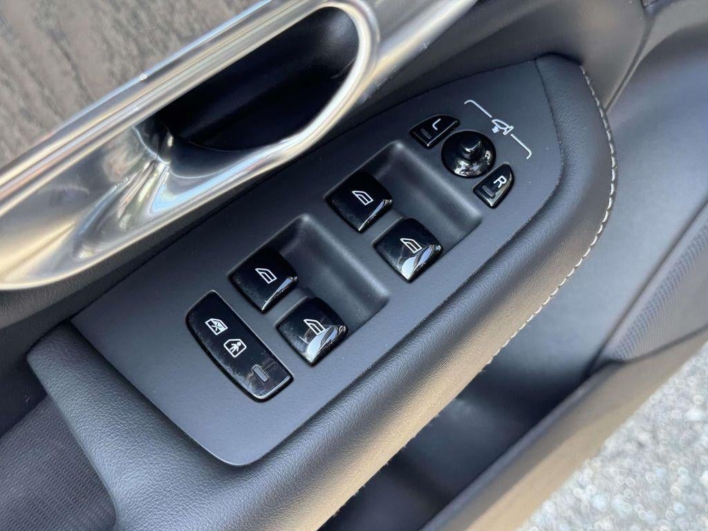 2024 Volvo XC90 B6 Ultimate Bright Theme 7-Seater