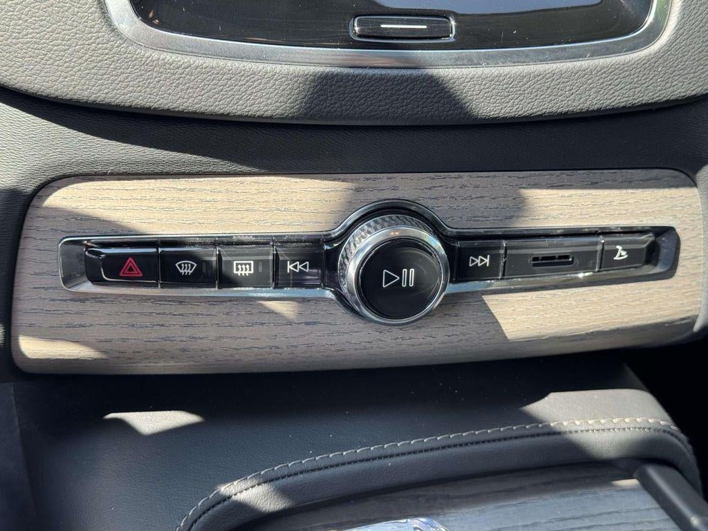 2024 Volvo XC90 B6 Ultimate Bright Theme 7-Seater