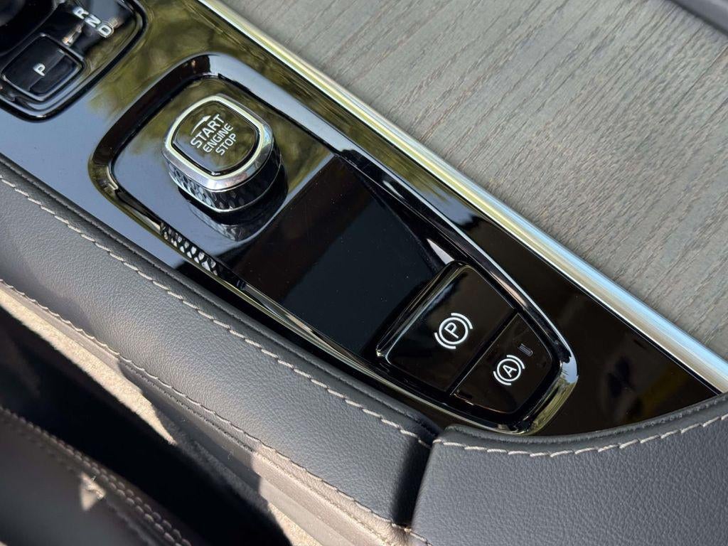 2024 Volvo XC90 B6 Ultimate Bright Theme 7-Seater