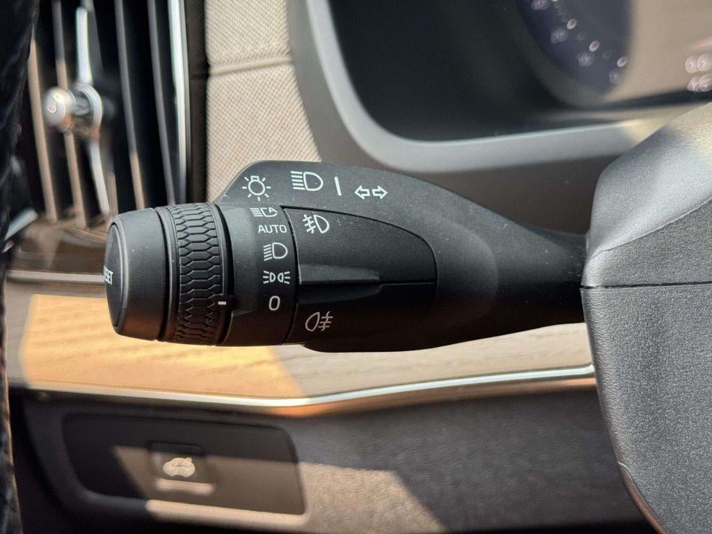 2026 Volvo XC90 Ultra Dark Theme, B6 AWD Gas (mild hybrid), Gasoline, 7 Seats