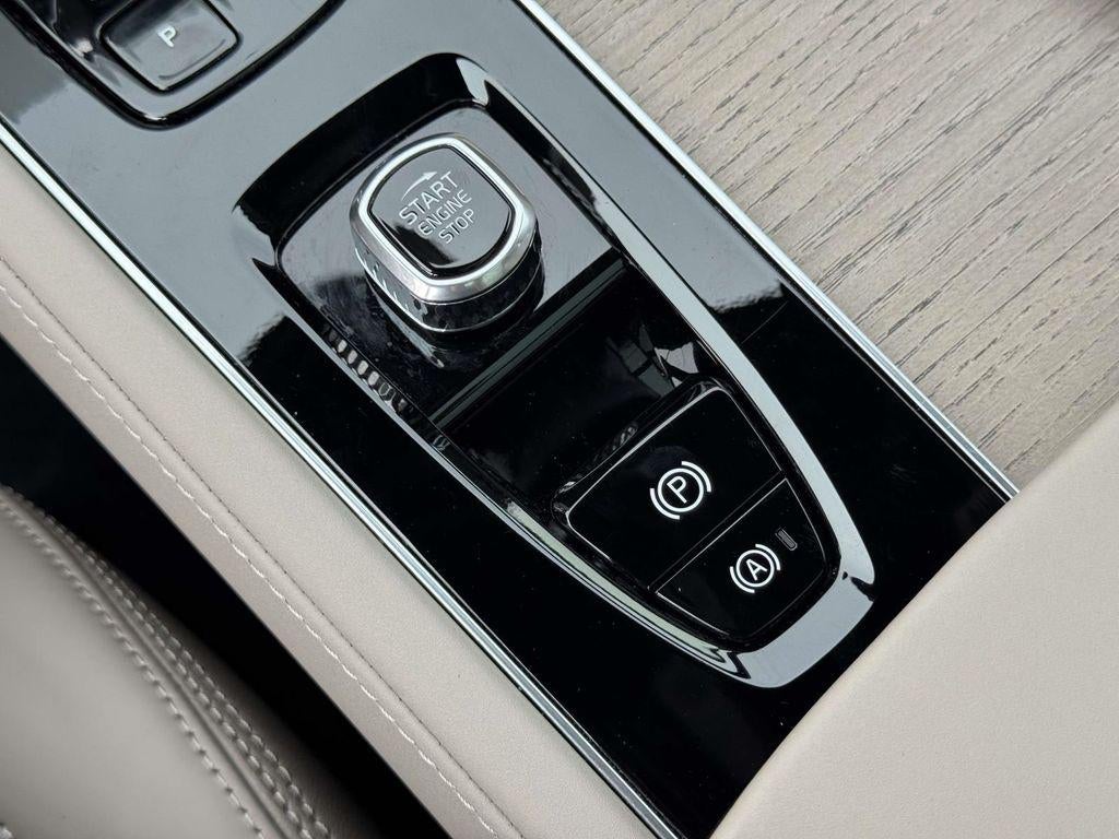 2026 Volvo XC90 Ultra Dark Theme, B6 AWD Gas (mild hybrid), Gasoline, 7 Seats