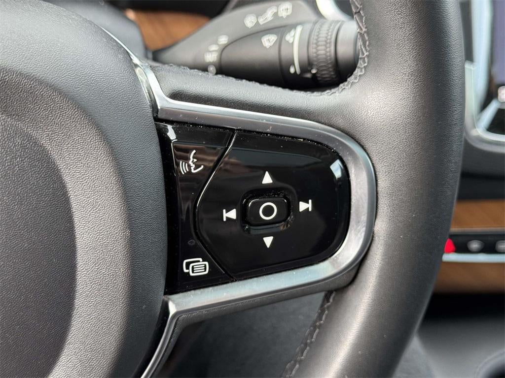 2023 Volvo XC90 B6 Core