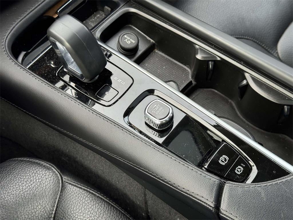 2023 Volvo XC90 B6 Core