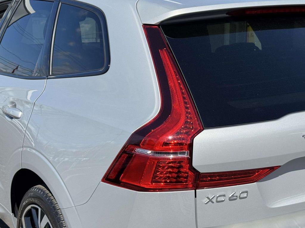 2023 Volvo XC60 B6 Ultimate Dark Theme