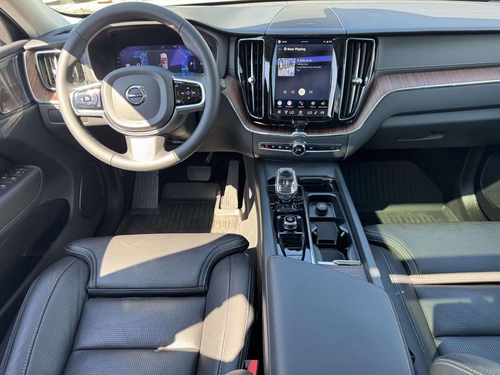 2023 Volvo XC60 B6 Ultimate Dark Theme