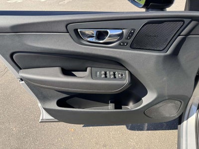 2023 Volvo XC60 B6 Ultimate Dark Theme