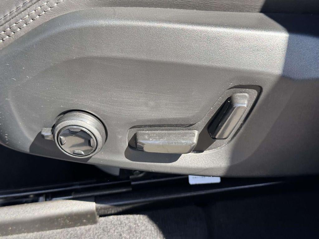 2023 Volvo XC60 B6 Ultimate Dark Theme