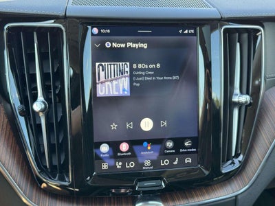 2023 Volvo XC60 B6 Ultimate Dark Theme
