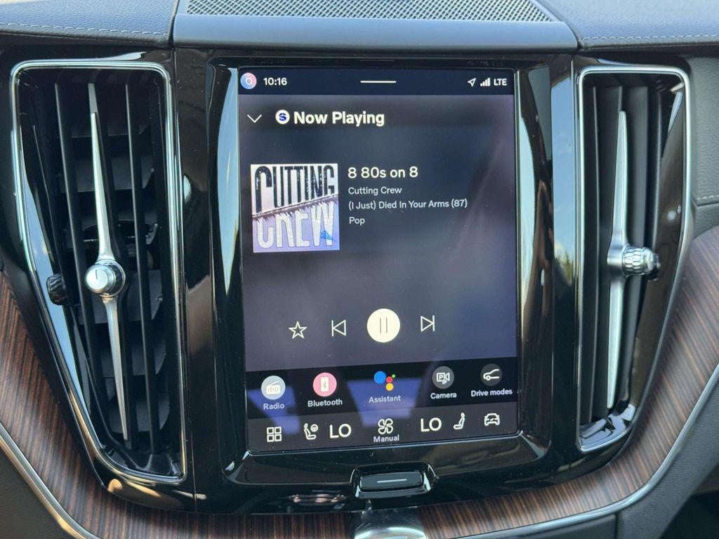 2023 Volvo XC60 B6 Ultimate Dark Theme