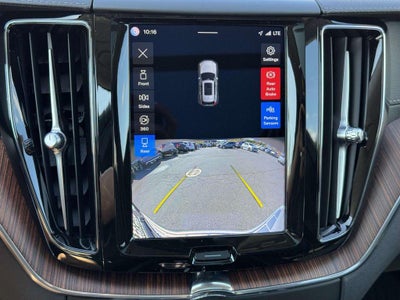 2023 Volvo XC60 B6 Ultimate Dark Theme