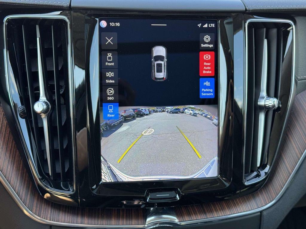 2023 Volvo XC60 B6 Ultimate Dark Theme