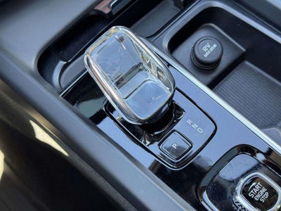 2023 Volvo XC60 B6 Ultimate Dark Theme