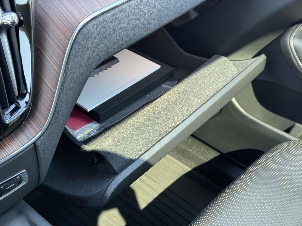 2023 Volvo XC60 B6 Ultimate Dark Theme