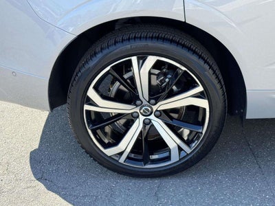 2023 Volvo XC60 B6 Ultimate Dark Theme