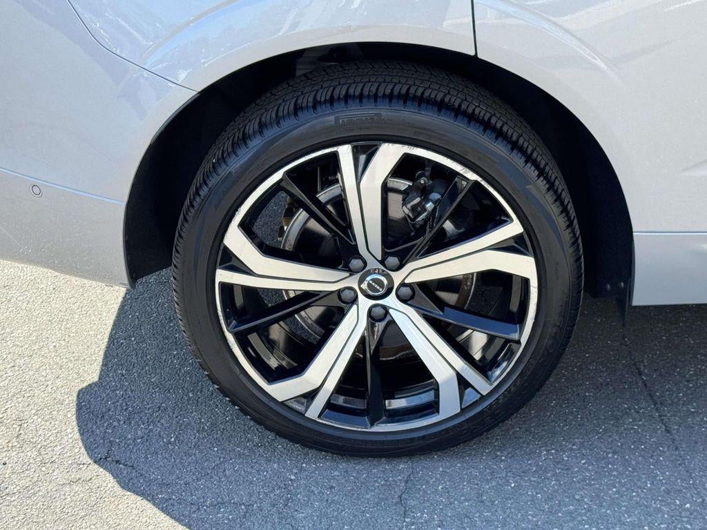 2023 Volvo XC60 B6 Ultimate Dark Theme