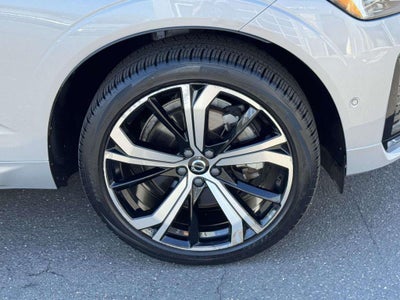 2023 Volvo XC60 B6 Ultimate Dark Theme