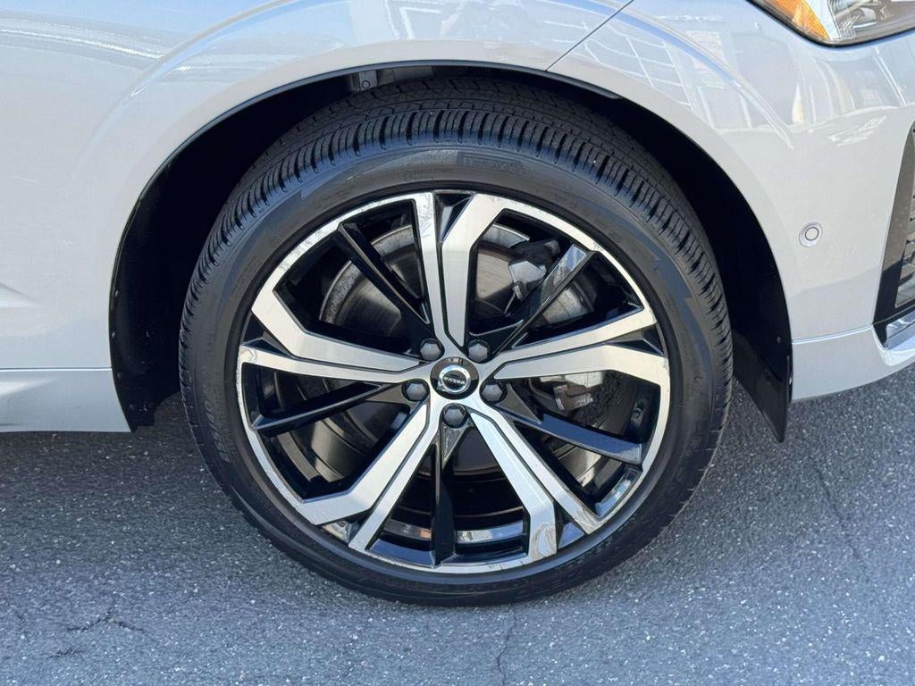 2023 Volvo XC60 B6 Ultimate Dark Theme