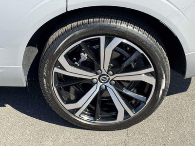 2023 Volvo XC60 B6 Ultimate Dark Theme