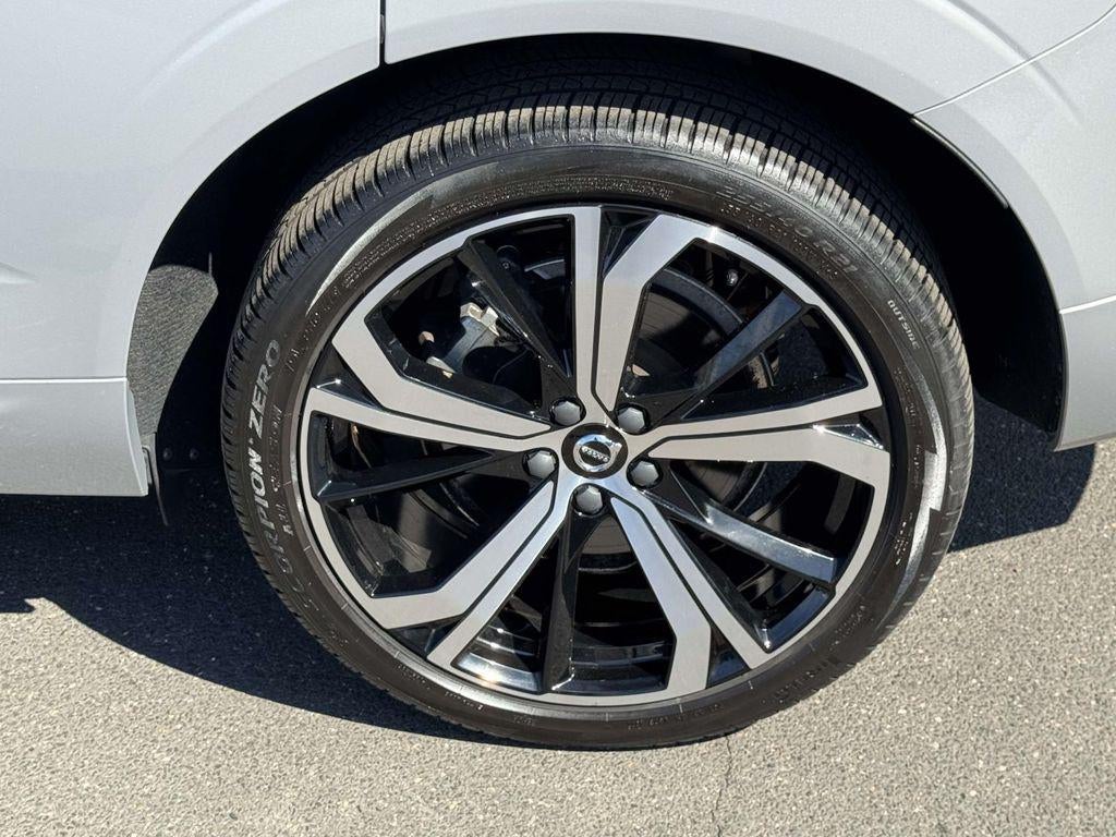 2023 Volvo XC60 B6 Ultimate Dark Theme