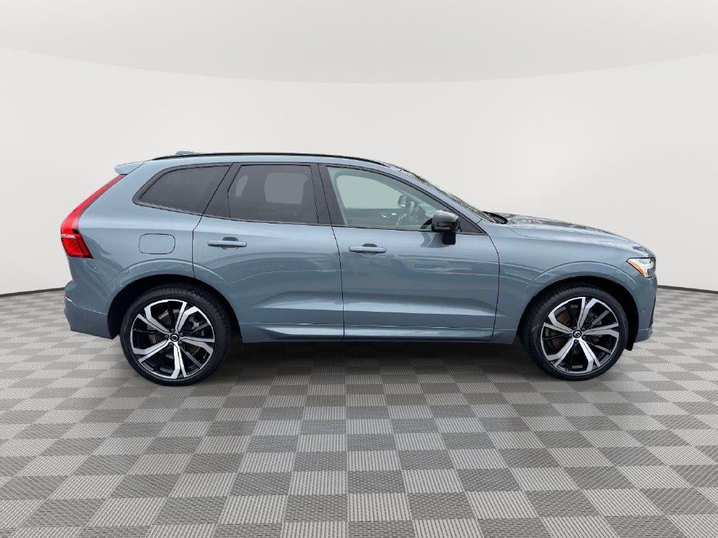 2023 Volvo XC60 B6 Ultimate Dark Theme