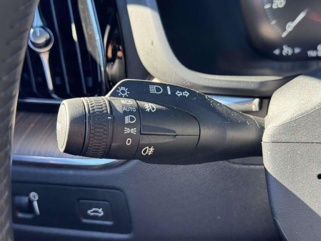 2021 Volvo XC60 T5 Momentum