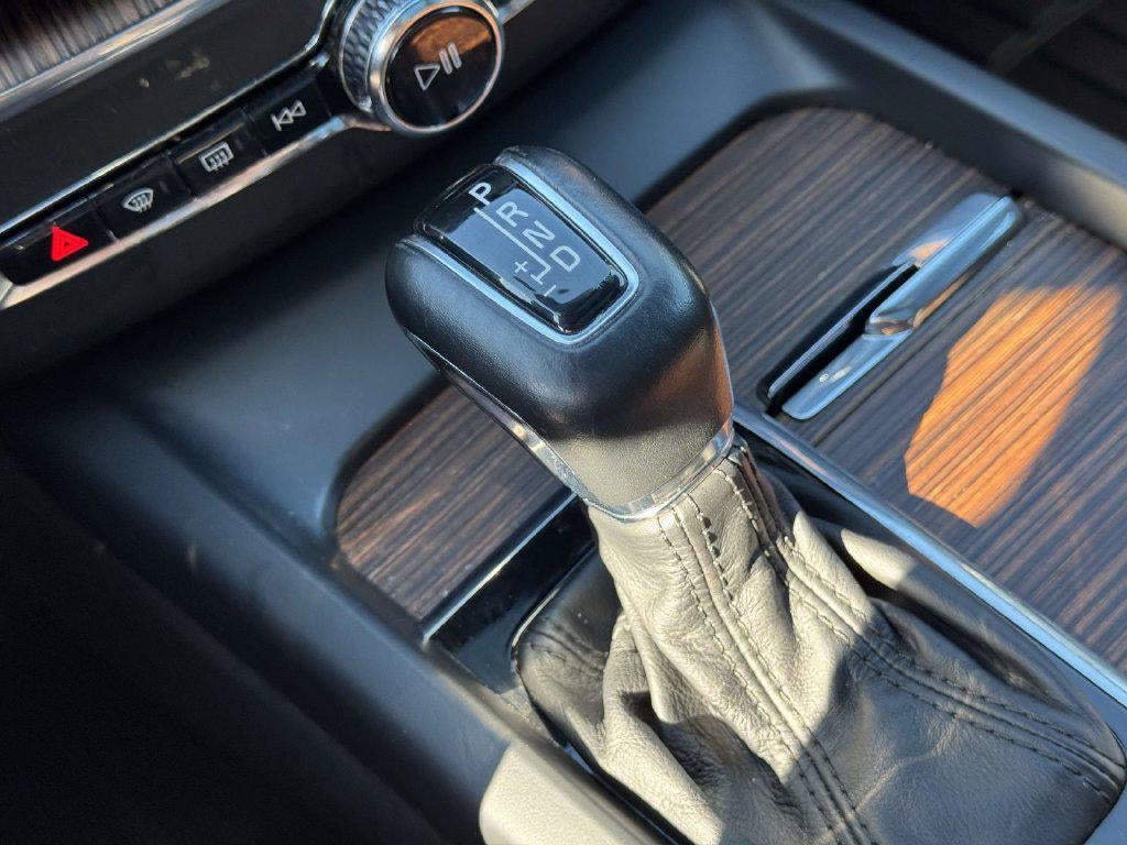 2021 Volvo XC60 T5 Momentum